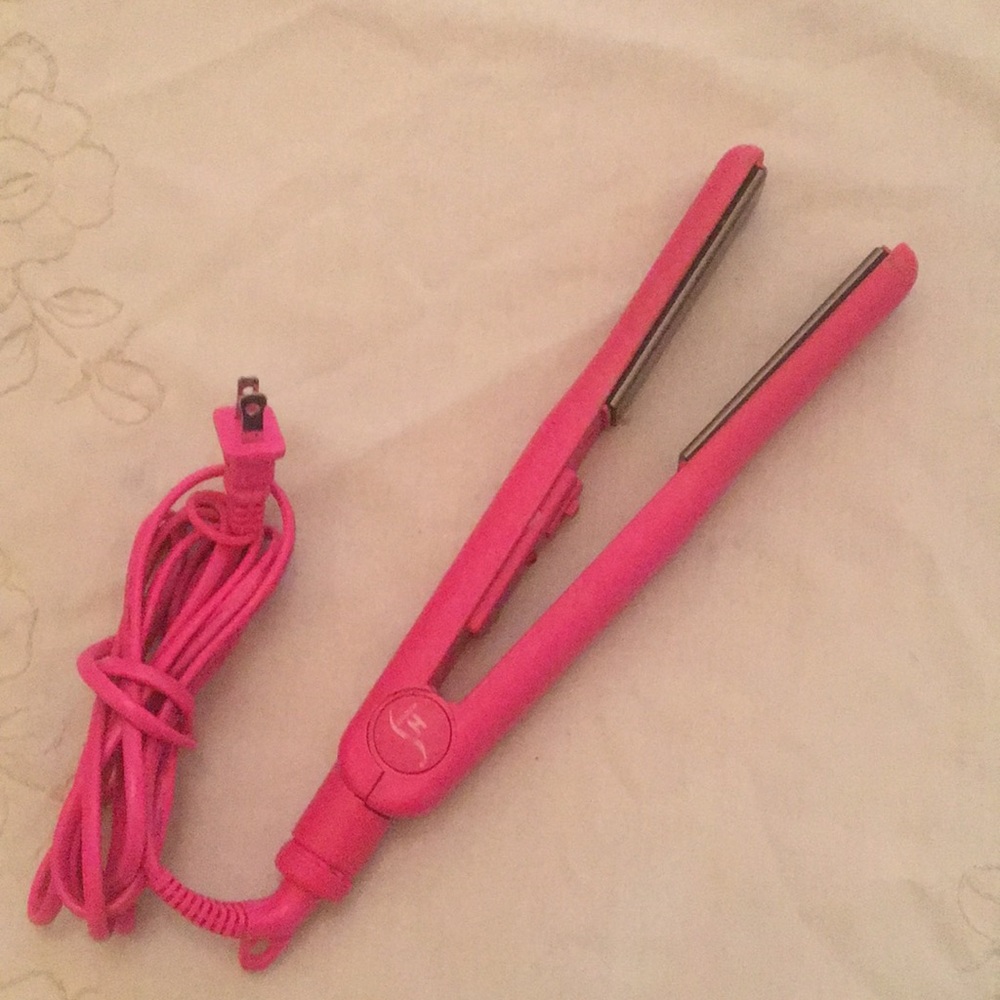 Pink Titanium HerStyler hair straightener